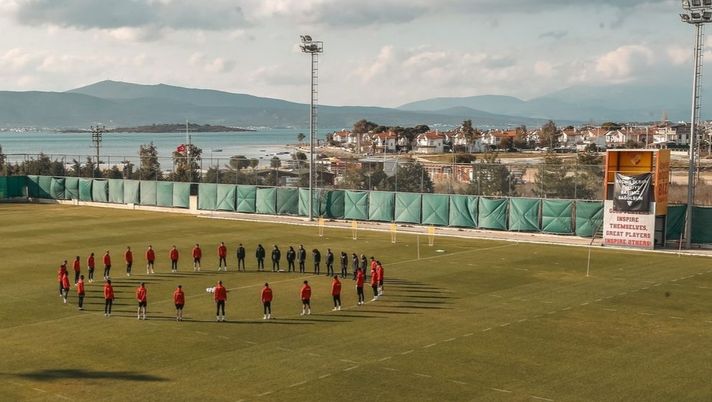 Turchia devastata e aiuti, Smirne: appello per acquistare i biglietti del derby che non c’è Turchia devastata e aiuti, Smirne: appello per acquistare i biglietti del derby che non c’è - immagine 1
