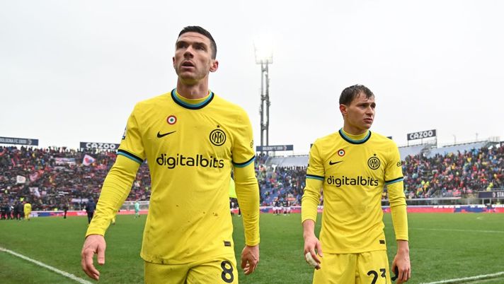 BOLOGNA, ITALY - FEBRUARY 26: Robin Gosens and Nicolò Barella of FC Internazionale reacts during the Serie A match between Bologna FC and FC Internazionale at Stadio Renato Dall'Ara on February 26, 2023 in Bologna, . (Photo by Alessandro Sabattini/Getty Images) Inter, dubbi e certezze di formazione: da Dzeko e Brozovic a Lukaku e Gosens - immagine 1