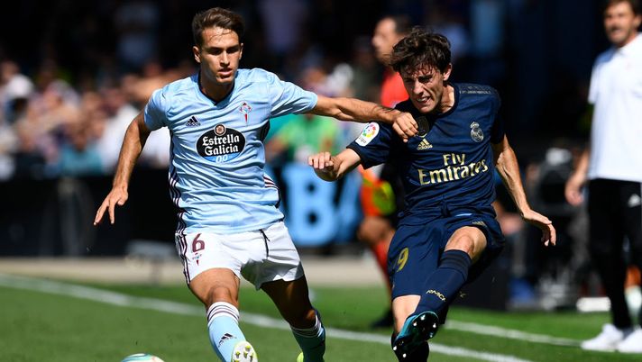 VIGO, SPAIN - AUGUST 17: Denis Suarez of RC Celta competes for the ball with Alvaro Odriozola of Real Madrid during the Liga match between RC Celta de Vigo and Real Madrid CF at Abanca-Balaídos on August 17, 2019 in Vigo, Spain. (Photo by Octavio Passos/Getty Images) VIGO, SPAIN - AUGUST 17: Denis Suarez of RC Celta competes for the ball with Alvaro Odriozola of Real Madrid during the Liga match between RC Celta de Vigo and Real Madrid CF at Abanca-Balaídos on August 17, 2019 in Vigo, Spain. (Photo by Octavio Passos/Getty Images)
