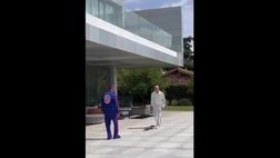 VIDEO / Come se la cava Zidane su uno skateboard?
