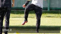 Sneijder: “Pronto per l’allenamento. Felice di vedere…”