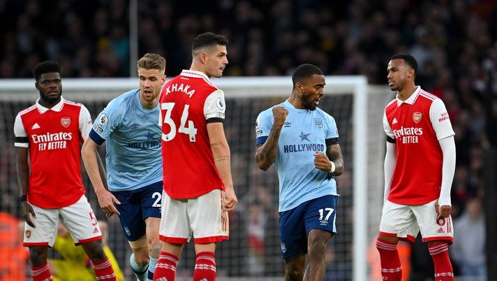 LONDON, ENGLAND - FEBRUARY 11: Ivan Toney of Brentford celebrates after VAR decided his equalising goal should stand during the Premier League match between Arsenal FC and Brentford FC at Emirates Stadium on February 11, 2023 in London, England. (Photo by Clive Mason/Getty Images) Toney protagonista del derby di Londra, ma su Instagram è vittima di insulti razzisti - immagine 1