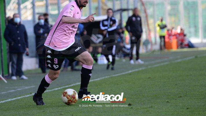 Palermo, verso la Juve Stabia: Lucca in forte dubbio e Rauti out, scalda i motori Saraniti  Palermo, verso la Juve Stabia: Lucca in forte dubbio e Rauti out, scalda i motori Saraniti