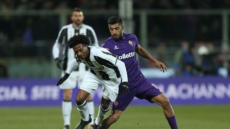 FLORENCE, ITALY - JANUARY 15: Maxi Olivera of ACF Fiorentina battles for the ball with Juan Cuadrado of Juventus FC during the Serie A match between ACF Fiorentina and Juventus FC at Stadio Artemio Franchi on January 15, 2017 in Florence, Italy. (Photo by Gabriele Maltinti/Getty Images) FLORENCE, ITALY - JANUARY 15: Maxi Olivera of ACF Fiorentina battles for the ball with Juan Cuadrado of Juventus FC during the Serie A match between ACF Fiorentina and Juventus FC at Stadio Artemio Franchi on January 15, 2017 in Florence, Italy. (Photo by Gabriele Maltinti/Getty Images)