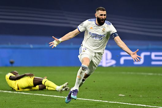 (Photo by David Ramos/Getty Images) Sorpresa Benzema: si toglie la fascia alla mano dopo 4 anni- immagine 2