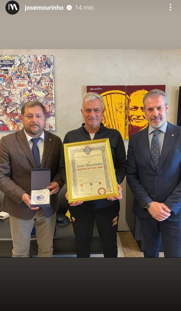 Roma, Mourinho premiato a Trigoria dall’Associazione Argos Forze di Polizia- immagine 2