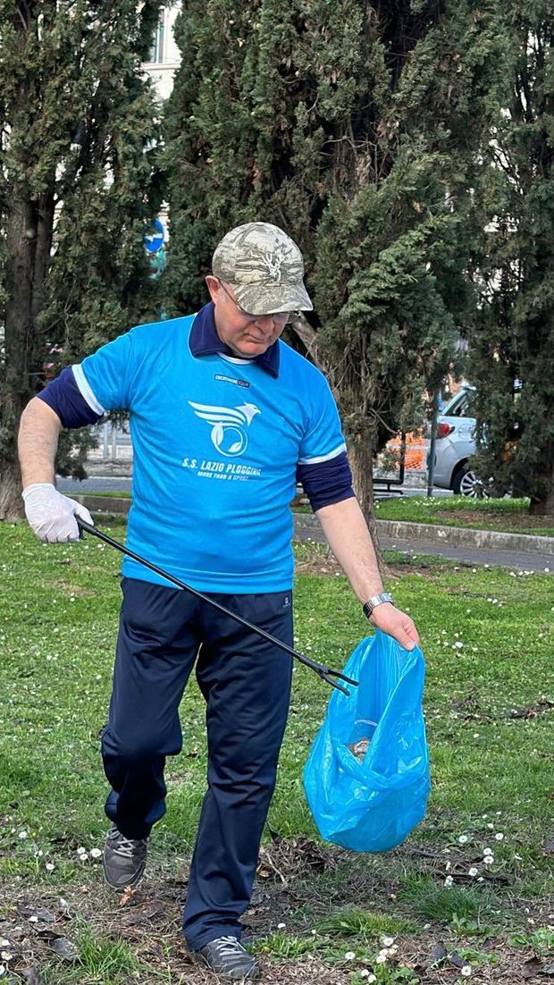 Lazio Calcio e Plogging con l'Associazione Stoplastica a Piazza della Libertà