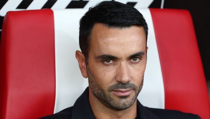 MONZA, ITALY - NOVEMBER 06: AC Monza coach Raffaele Palladino looks on before the Serie A match between AC Monza and Hellas Verona at Stadio Brianteo on November 06, 2022 in Monza, Italy. (Photo by Marco Luzzani/Getty Images) Palladino: “Presto i gol di Petagna, cosa ho detto a Marì. Dopo due giorni ho capito che Ciurria…” - immagine 1