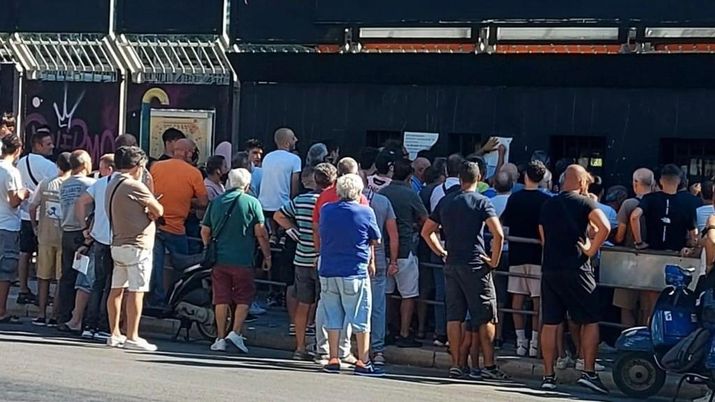 Palermo, code al Barbera per gli abbonamenti: tifosi in fila, disagi e lunghe attese Palermo