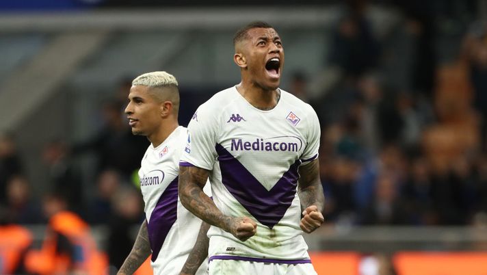 MILAN, ITALY - APRIL 01: Igor of ACF Fiorentina celebrates victory after the Serie A match between FC Internazionale and ACF Fiorentina at Stadio Giuseppe Meazza on April 01, 2023 in Milan, Italy. (Photo by Marco Luzzani/Getty Images) NEWS – Igor al Brighton, è fatta! Umtiti va al Lille, Amrabat, Ricci, Castellanos, Saponara, Kessiè… - immagine 1