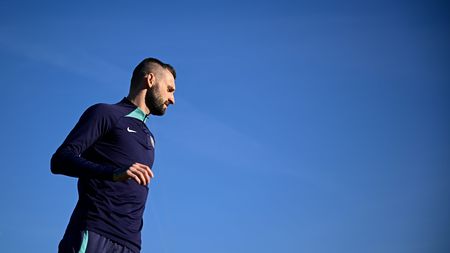 COMO, ITALY - DECEMBER 27: Marcelo Brozovic of FC Internazionale in action during the FC Internazionale training session at the club's training ground Suning Training Center at Appiano Gentile on December 27, 2022 in Como, Italy. (Photo by Mattia Ozbot - Inter/Inter via Getty Images)