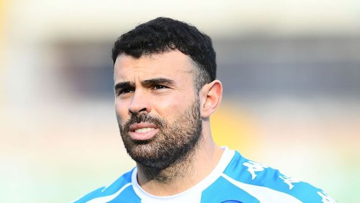 VERONA, ITALY - JANUARY 24: Andrea Petagna of SSC Napoli looks on during the Serie A match between Hellas Verona FC and SSC Napoli at Stadio Marcantonio Bentegodi on January 24, 2021 in Verona, Italy. (Photo by Alessandro Sabattini/Getty Images) Petagna, ritorno inaspettato? Da Sky: “C’è l’offerta per averlo dal Napoli da subito” - immagine 1