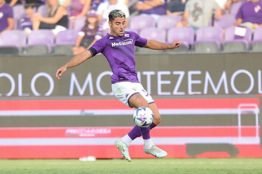 FLORENCE, ITALY - AUGUST 14: Riccardo Sottil of ACF Fiorentina in action during the Serie A match between ACF Fiorentina and US Cremonese at Stadio Artemio Franchi on August 14, 2022 in Florence, Italy. (Photo by Gabriele Maltinti/Getty Images) Sottil in Fiorentina-Cremonese