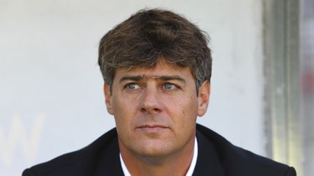 VARESE, ITALY - OCTOBER 20: AC Spezia manager Michele Serena looks on before the Serie B match between AS Varese and AC Spezia at Stadio Franco Ossola on October 20, 2012 in Varese, Italy. (Photo by Marco Luzzani/Getty Images)