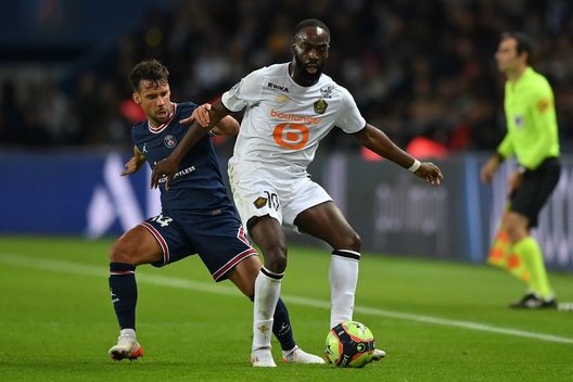 PARIS, FRANCE - OCTOBER 29: Juan Bernat of Paris Saint-Germain tackles Nanitamo Jonathan Ikone of Lille during the Ligue 1 Uber Eats match between Paris Saint Germain and Lille OSC at Parc des Princes on October 29, 2021 in Paris, France. (Photo by Justin Setterfield/Getty Images) PARIS, FRANCE - OCTOBER 29: Juan Bernat of Paris Saint-Germain tackles Nanitamo Jonathan Ikone of Lille during the Ligue 1 Uber Eats match between Paris Saint Germain and Lille OSC at Parc des Princes on October 29, 2021 in Paris, France. (Photo by Justin Setterfield/Getty Images)
