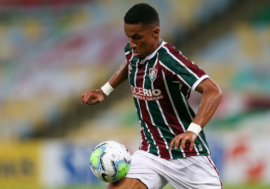  RIO DE JANEIRO, BRAZIL - AUGUST 29: Marcos Paulo of Fluminense controls the ball during a match between Fluminense and Vasco da Gama as part of 2020 Brasileirao Series A at Maracana Stadium on August 29, 2020 in Rio de Janeiro, Brazil. (Photo by Buda Mendes/Getty Images) 