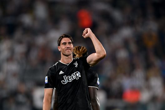 TURIN, ITALY - AUGUST 31: Dusan Vlahovic of Juventus celebrates 1-0 goal during the Serie A match between Juventus and Spezia Calcio at Allianz Stadium on August 31, 2022 in Turin, Italy. (Photo by Daniele Badolato - Juventus FC/Juventus FC via Getty Images) Il commento: “Vlahovic al Franchi se lo aspettano tutti, lui per primo”- immagine 2