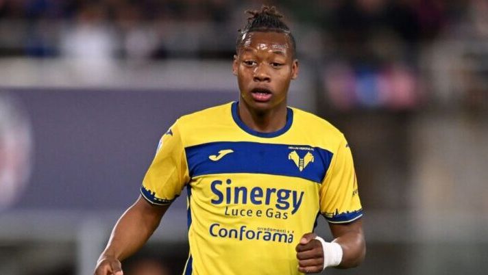 BOLOGNA, ITALY - FEBRUARY 23: Tijjjani Noslin of Hellas Verona during the Serie A TIM match between Bologna FC and Hellas Verona FC - Serie A TIM at Stadio Renato Dall'Ara on February 23, 2024 in Bologna, Italy. (Photo by Alessandro Sabattini/Getty Images) Sono in forma: schierate ancora questi sei giocatori al fantacalcio, non solo Noslin - immagine 1