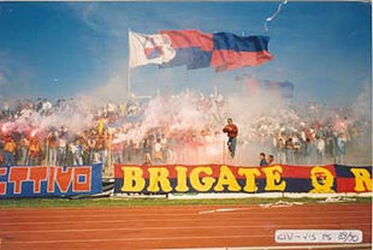Fumogeni, i maceratesi assolvono il civitanovese: la giustizia oltre il derby- immagine 2