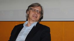 Sgarbi si candida a sindaco di Roma: “Ottimo rapporto con Lotito, e sullo stadio a Tor di Valle…”