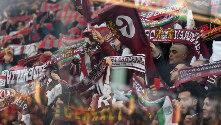 CREMONA, ITALY - JANUARY 20:  US Cremonese fans during the serie B match between US Cremonese and Parma FC at Stadio Giovanni Zini on January 20, 2018 in Cremona, Italy.  (Photo by Alessandro Sabattini/Getty Images) 