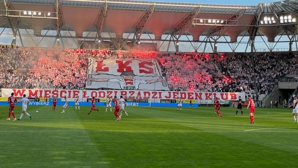 Il match winner si arrampica e piovono petardi: la corrida del derby di Lodz- immagine 2