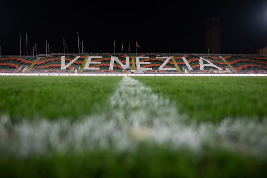 Venezia-Napoli, lo stadio Penzo è sold out: i tifosi veneti accolgono gli azzurri- immagine 2