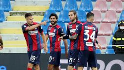 Serie A, il Crotone dilaga con lo Spezia e respira: è la prima vittoria in campionato