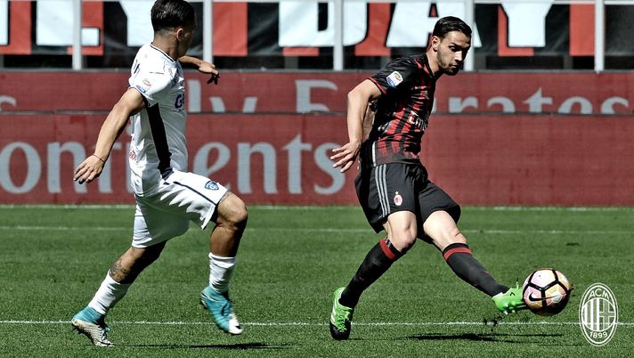 José Mauri e Mattia De Sciglio durante Milan-Empoli (credits. acmilan.com) José Mauri e Mattia De Sciglio durante Milan-Empoli (credits. acmilan.com)