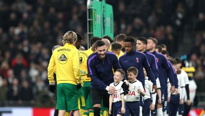LONDON, ENGLAND - JANUARY 22: Hugo Lloris of Tottenham Hotspur embraces a Tottenham Hotspur mascot after shaking hands with the Norwich City players prior to the Premier League match between Tottenham Hotspur and Norwich City at Tottenham Hotspur Stadium on January 22, 2020 in London, United Kingdom. (Photo by Naomi Baker/Getty Images) 