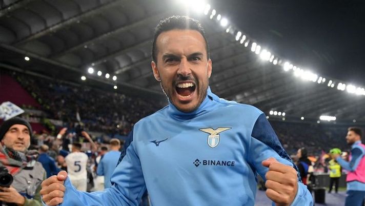 La gioia finale di Pedro
Campionato serie A TIM incontro AS Roma v SS Lazio allo stadio Olimpico di Roma.
Roma, 6 Novembre 2022
© Marco Rosi / Fotonotizia Pedro in campo dopo l’operazione al naso: “La mascherina è fastidiosa, fa un po’ male” - immagine 1