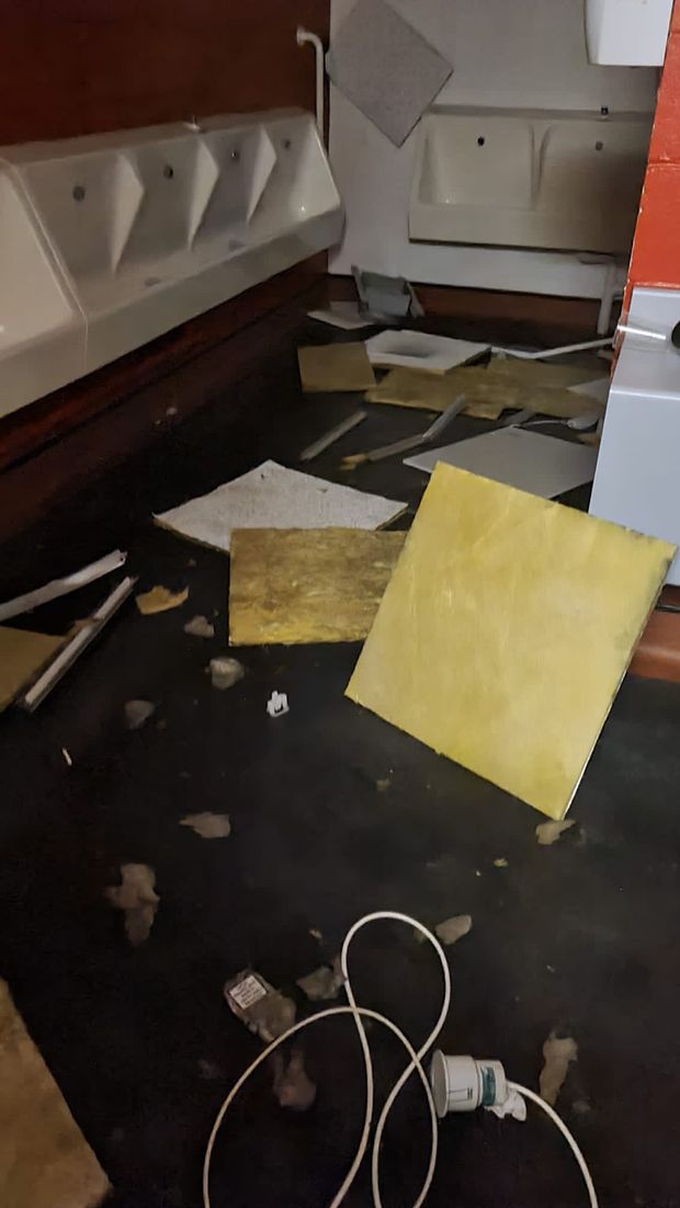 Sangue dal volto e spogliatoi devastati: il sapore acre del derby di Liverpool- immagine 2