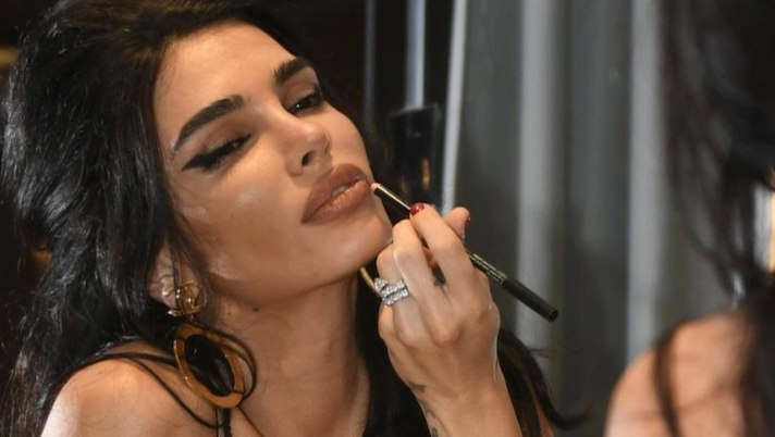 Jovana, che spettacolo! Lady Djordjevic scuote i social sol suo super décolleté Jovana, che spettacolo! Lady Djordjevic scuote i social sol suo super décolleté - immagine 1