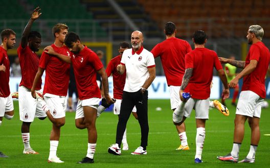 MILAN, ITALY - SEPTEMBER 05: AC Milan coach Stefano Pioli during the warm up prior to the pre-season friendly match between AC Milan and Monza at Stadio Giuseppe Meazza on September 5, 2020 in Milan, Italy. (Photo by Marco Luzzani/Getty Images) MILAN, ITALY - SEPTEMBER 05: AC Milan coach Stefano Pioli during the warm up prior to the pre-season friendly match between AC Milan and Monza at Stadio Giuseppe Meazza on September 5, 2020 in Milan, Italy. (Photo by Marco Luzzani/Getty Images)