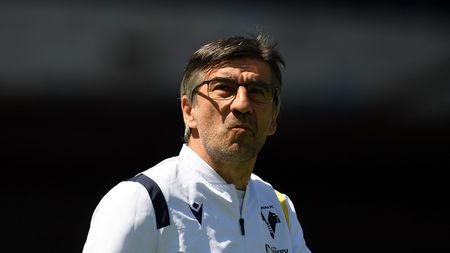 VERONA, ITALY - MAY 09: Ivan Juric head coach of Hellas Verona looks on before the Serie A match between Hellas Verona FC and Torino FC at Stadio Marcantonio Bentegodi on May 09, 2021 in Verona, Italy. Sporting stadiums around Italy remain under strict restrictions due to the Coronavirus Pandemic as Government social distancing laws prohibit fans inside venues resulting in games being played behind closed doors. (Photo by Alessandro Sabattini/Getty Images) VERONA, ITALY - MAY 09: Ivan Juric head coach of Hellas Verona looks on before the Serie A match between Hellas Verona FC and Torino FC at Stadio Marcantonio Bentegodi on May 09, 2021 in Verona, Italy. Sporting stadiums around Italy remain under strict restrictions due to the Coronavirus Pandemic as Government social distancing laws prohibit fans inside venues resulting in games being played behind closed doors. (Photo by Alessandro Sabattini/Getty Images)