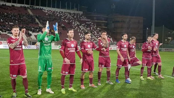 Serie C, molti club taglieranno gli stipendi a calciatori e dipendenti. La Reggina resiste: &#8220;Intero ammontare pattuito a tutti&#8221;