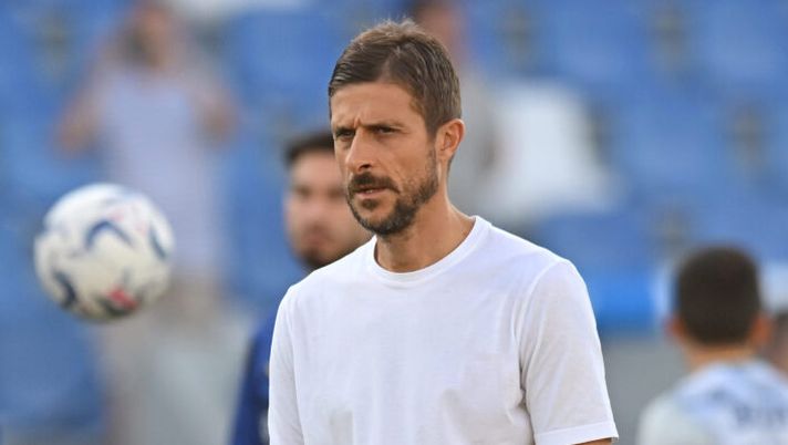 REGGIO NELL'EMILIA, ITALY - SEPTEMBER 01: Alessio Dionisi, Head Coach of US Sassuolo looks on prior to the Serie A TIM match between US Sassuolo and Hellas Verona FC at Mapei Stadium - Citta' del Tricolore on September 01, 2023 in Reggio nell'Emilia, Italy. (Photo by Alessandro Sabattini/Getty Images) Dionisi: “Berardi è mancato tantissimo, perchè è uscito Laurienté e su Castillejo…” - immagine 1