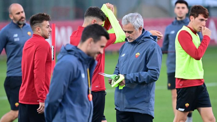 Ricomincia il lavoro a Trigoria, Mourinho: “Costruiamo un futuro alla Roma” - immagine 1