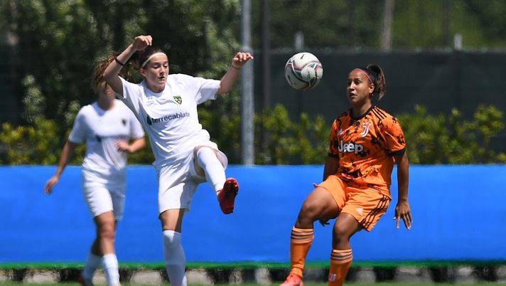 SASSUOLO, ITALY - MAY 27: Gaia Bolognini of Florentia competes for the ball with Dalila Belen Ippolito of JUventus during the Women Primavera Final Four Semifinal match between Juventus U19 and Florentia U19 at Mapei Stadium - Citta' del Tricolore on May 27, 2021 in Reggio nell'Emilia, Italy. (Photo by Alessandro Sabattini/Getty Images) SASSUOLO, ITALY - MAY 27: Gaia Bolognini of Florentia competes for the ball with Dalila Belen Ippolito of JUventus during the Women Primavera Final Four Semifinal match between Juventus U19 and Florentia U19 at Mapei Stadium - Citta' del Tricolore on May 27, 2021 in Reggio nell'Emilia, Italy. (Photo by Alessandro Sabattini/Getty Images)