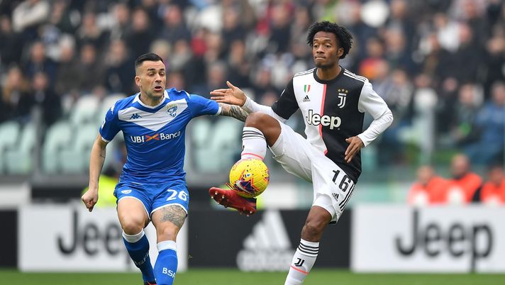 TURIN, ITALY - FEBRUARY 16: Juan Cuadrado of Juventus competes for the ball with Bruno Martella of Brescia Calcio during the Serie A match between Juventus and Brescia Calcio at Allianz Stadium on February 16, 2020 in Turin, Italy. (Photo by Valerio Pennicino - Juventus FC/Juventus FC via Getty Images) Palermo