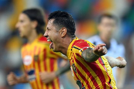 UDINE, ITALY - JULY 29: Gianluca Lapadula of US Lecce celebrates after scoring his team second goal during the Serie A match between Udinese Calcio and US Lecce at Stadio Friuli on July 29, 2020 in Udine, Italy. (Photo by Alessandro Sabattini/Getty Images) UDINE, ITALY - JULY 29: Gianluca Lapadula of US Lecce celebrates after scoring his team second goal during the Serie A match between Udinese Calcio and US Lecce at Stadio Friuli on July 29, 2020 in Udine, Italy. (Photo by Alessandro Sabattini/Getty Images)