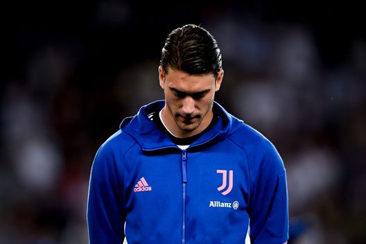PARIS, FRANCE - SEPTEMBER 06: Dusan Vlahovic of Juventus during the UEFA Champions League group H match between Paris Saint-Germain and Juventus at Parc des Princes on September 6, 2022 in Paris, France. (Photo by Daniele Badolato - Juventus FC/Juventus FC via Getty Images) Allegri e il tridente pesante. Possibile vederlo già oggi in campo- immagine 2