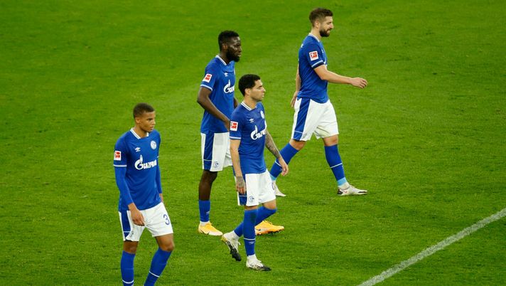 DORTMUND, GERMANY - OCTOBER 24: Schalke 04 players look dejected after Borussia Dortmund's Mats Hummels scored their third goal during the Bundesliga match between Borussia Dortmund and FC Schalke 04 at Signal Iduna Park on October 24, 2020 in Dortmund, Germany. (Photo by Leon Kuegeler - Pool/Getty Images) DORTMUND, GERMANY - OCTOBER 24: Schalke 04 players look dejected after Borussia Dortmund's Mats Hummels scored their third goal during the Bundesliga match between Borussia Dortmund and FC Schalke 04 at Signal Iduna Park on October 24, 2020 in Dortmund, Germany. (Photo by Leon Kuegeler - Pool/Getty Images)