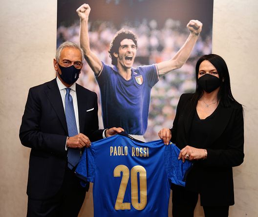 (Getty Images) Olimpico intitolato a Rossi, la moglie: “A Napoli cacciato Santo per un ex drogato”- immagine 2