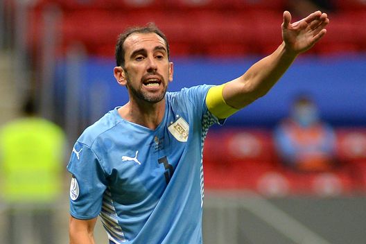 BRASILIA, BRAZIL - JULY 03: Diego Godin of Uruguay reacts during a quarter-final match of Copa America Brazil 2021 between Colombia and Uruguay at Mane Garrincha Stadium on July 03, 2021 in Brasilia, Brazil. (Photo by Andressa Anholete/Getty Images) BRASILIA, BRAZIL - JULY 03: Diego Godin of Uruguay reacts during a quarter-final match of Copa America Brazil 2021 between Colombia and Uruguay at Mane Garrincha Stadium on July 03, 2021 in Brasilia, Brazil. (Photo by Andressa Anholete/Getty Images)