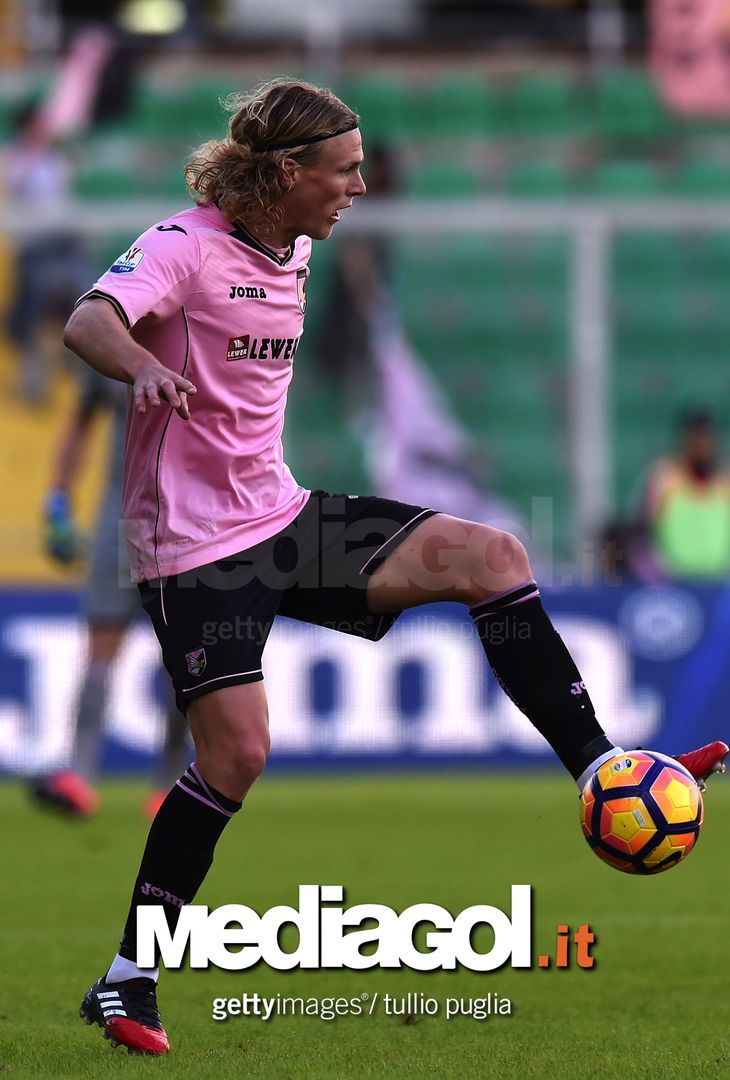  PALERMO, ITALY - NOVEMBER 30:  Oscar Hiljemark of Palermo in action during the TIM Cup match between US Citta di Palermo and AC Spezia at Stadio Renzo Barbera on November 30, 2016 in Palermo, Italy.  (Photo by Tullio M. Puglia/Getty Images) 