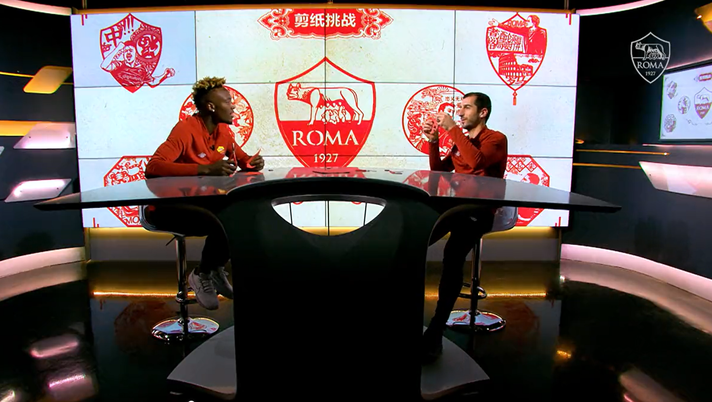 Sfida tra Abraham-Mkhitaryan nella “Papercut Challenge”: El Shaarawy il giudice - immagine 1