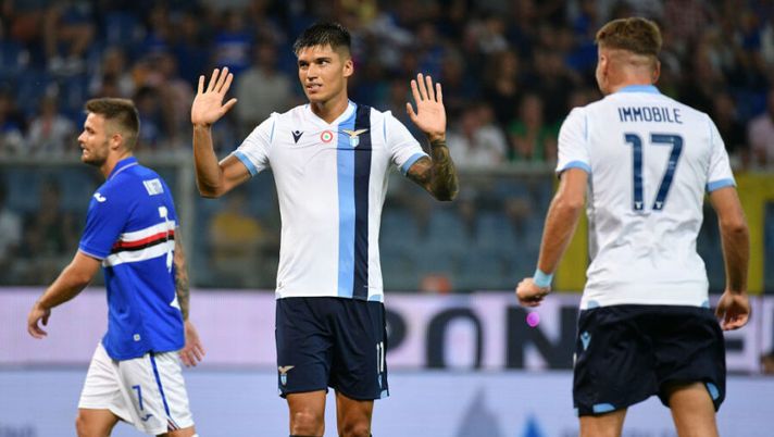 GENOA, ITALY - AUGUST 25: Joaquin Correa of SS Lazio celebrates a second goal during the Serie A match between UC Sampdoria and SS Lazio at Stadio Luigi Ferraris on August 25, 2019 in Genoa, Italy. (Photo by Marco Rosi/Getty Images) Correa è da impazzire con Ciro: altro che pause, gol pronti e coppia fissa - immagine 1