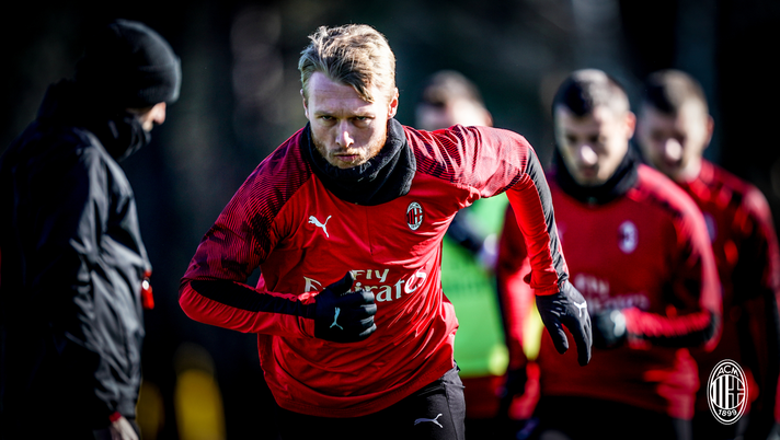 Simon Kjaer in allenamento con il Milan a Milanello (credits: acmilan.com) 