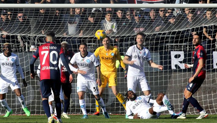 GETTY IMAGES  Il Cagliari riprende il Napoli (1-1), lotta salvezza: in tre a 20 punti - immagine 1